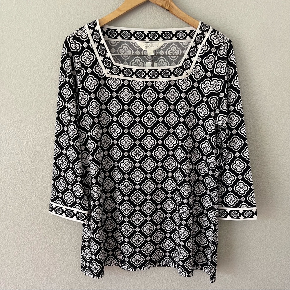 Magnolia Grace Black White Floral Wrinkle Free Top Size L